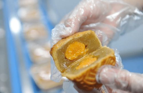 爱心企业慰问市城区疫情防控志愿者