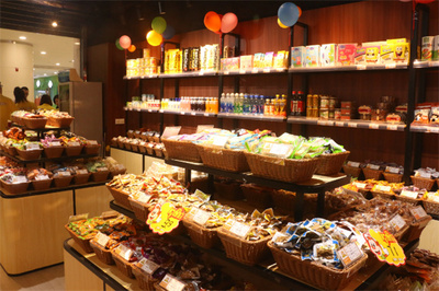 好吃香休闲食品加盟店电话是多少?